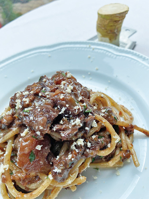 スパゲットーニ 和牛すじのラグーと山わさび Spaghettoni al ragu tendine di manzo con rafano