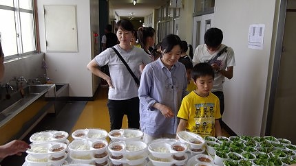三郷市瑞沼市民センター震災被災者炊き出し